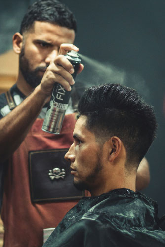 اسپری و واکس مو یکی از ۱۰ ابزار مهم راه اندازی سالن آرایشی