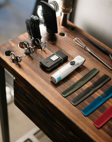 میز کار مرتب یکی از ۱۰ ابزار راه اندازی سالن آرایشی