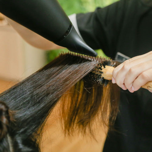 سشوار حرفه‌ای پرومکس با موتور قدرتمند AC و فناوری یونی مناسب موهای ضخی