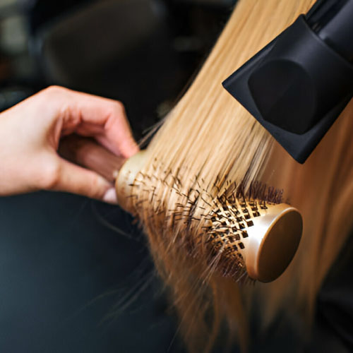 سشوار کوئین با طراحی جمع‌وجور و مناسب استفاده خانگی

