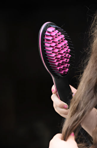 مقایسه برس حرارتی و اتو مو برای حالت‌دهی مو و صاف‌کردن سریع