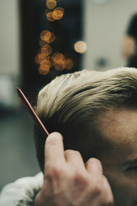 مقایسه شانه معمولی و شانه آرایشگاهی باکیفیت و تاثیر آن روی سلامت و زیبایی مو