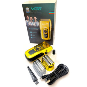 ماشین اصلاح وی جی آر V-332 در دست مرد با طراحی ارگونومیک