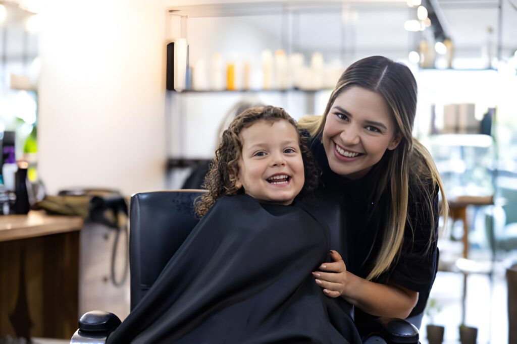 پیشبند ضد آب آرایشگاهی حرفه‌ای مشکی مخصوص کودکان