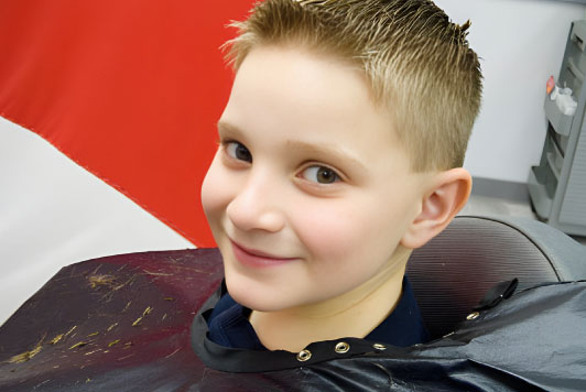 ماشین اصلاح و قیچی آرایشگری برای کوتاهی موی پسرانه در خانه