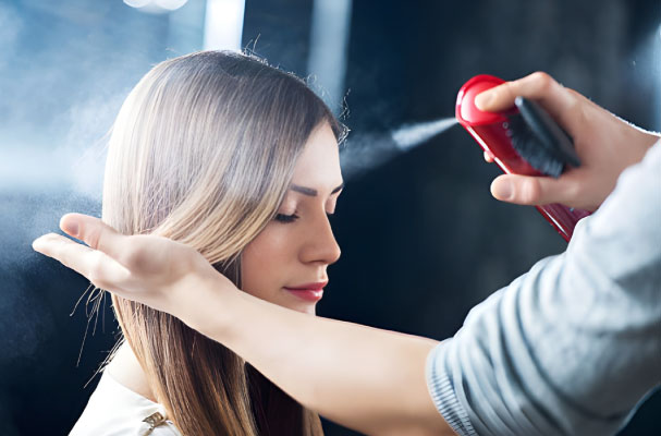 اسپری ضد وز مو برای کنترل وز، جلوگیری از پراکندگی و صاف‌تر شدن حالت مو