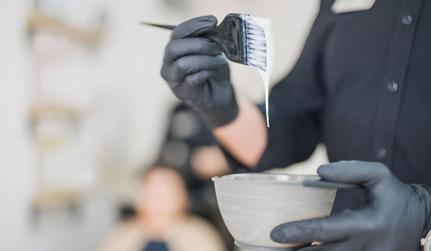 موهای سالم و درخشان بعد از دکلره با استفاده از ماسک و نرم‌کننده