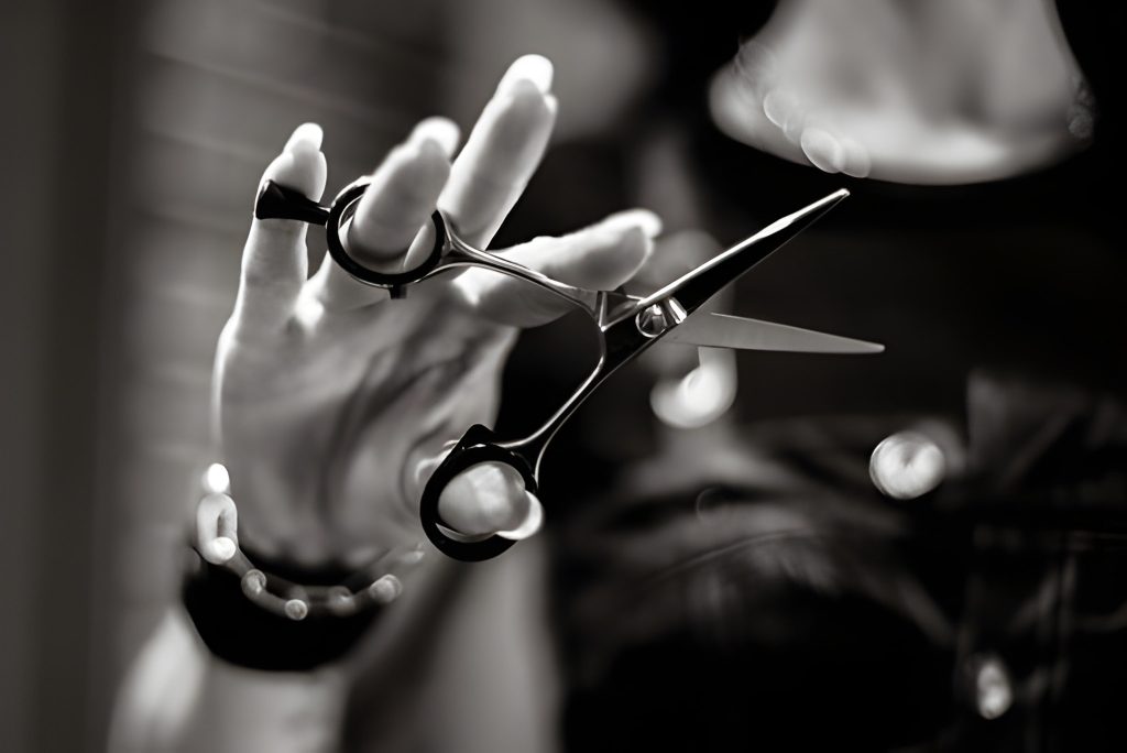 تیغه کونکسی قیچی آرایشگاهی حرفه‌ای برای برش نرم و دقیق مو