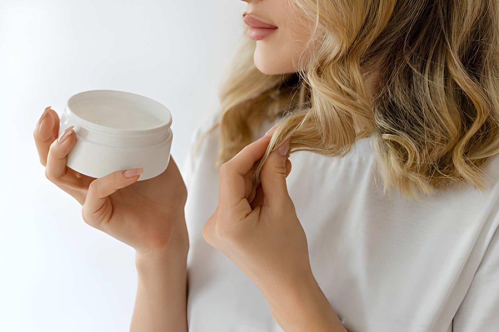 موهای خشک و شکننده ناشی از آسیب مو و استفاده نادرست از وسایل حرارتی