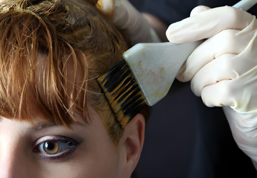 ریشه مو رشد کرده و نیاز به رنگ دارد