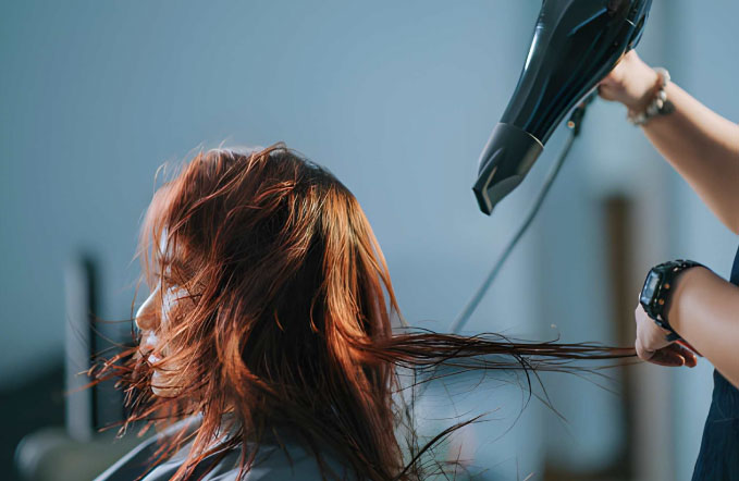 "موهای سالم و براق بعد از رعایت نکات حرفه‌ای سشوار کشیدن