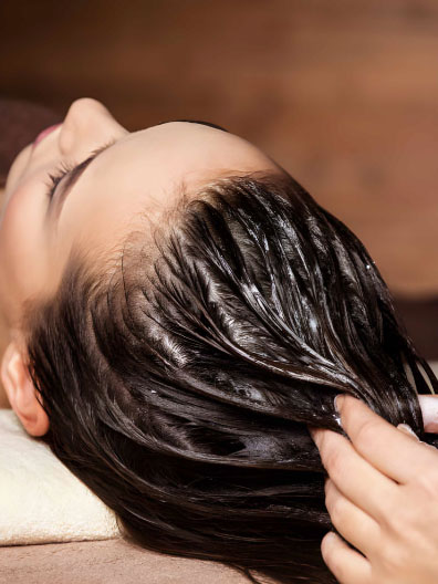 موهای مختلط با ریشه چرب و ساقه خشک و روش مراقبت مناسب