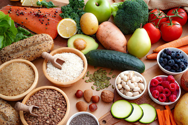 تغذیه سالم و مواد غذایی مفید برای جلوگیری از ریزش مو و تقویت مو