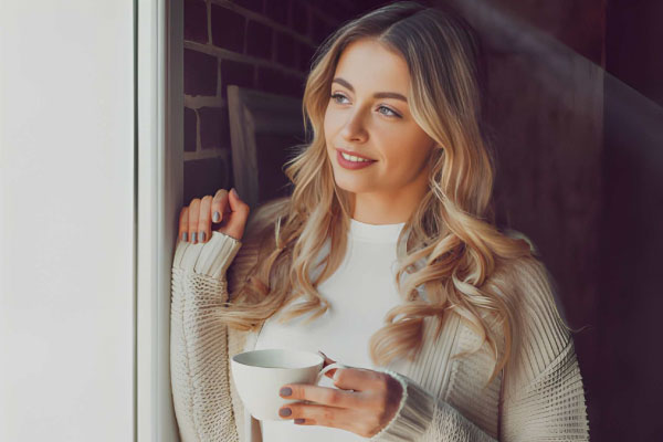 مدل موی بلوند گرم طبیعی مناسب رنگ پوستهای مختلف برای ترند ۲۰۲۶