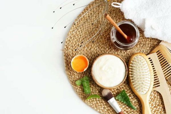 آبرسانی موهای دکلره با ماسک طبیعی روغن نارگیل و عسل